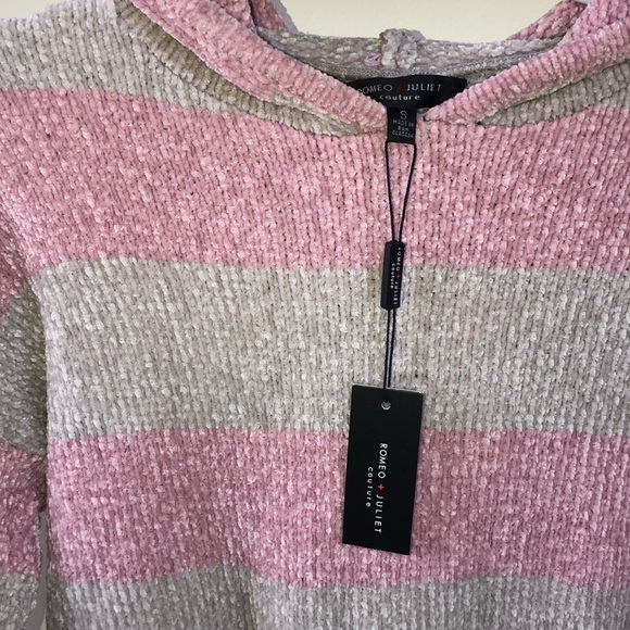 Romeo & Juliet Knit Hooded Sweater - Picture 4 of 5